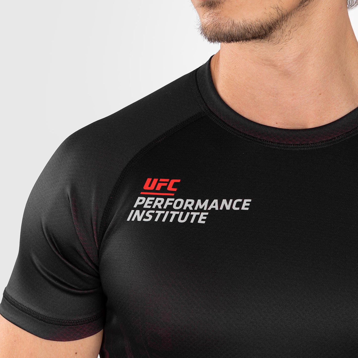 UFC Venum Performance Institute 2.0 Rashguard a maniche corte da uomo - Nero/Rosso