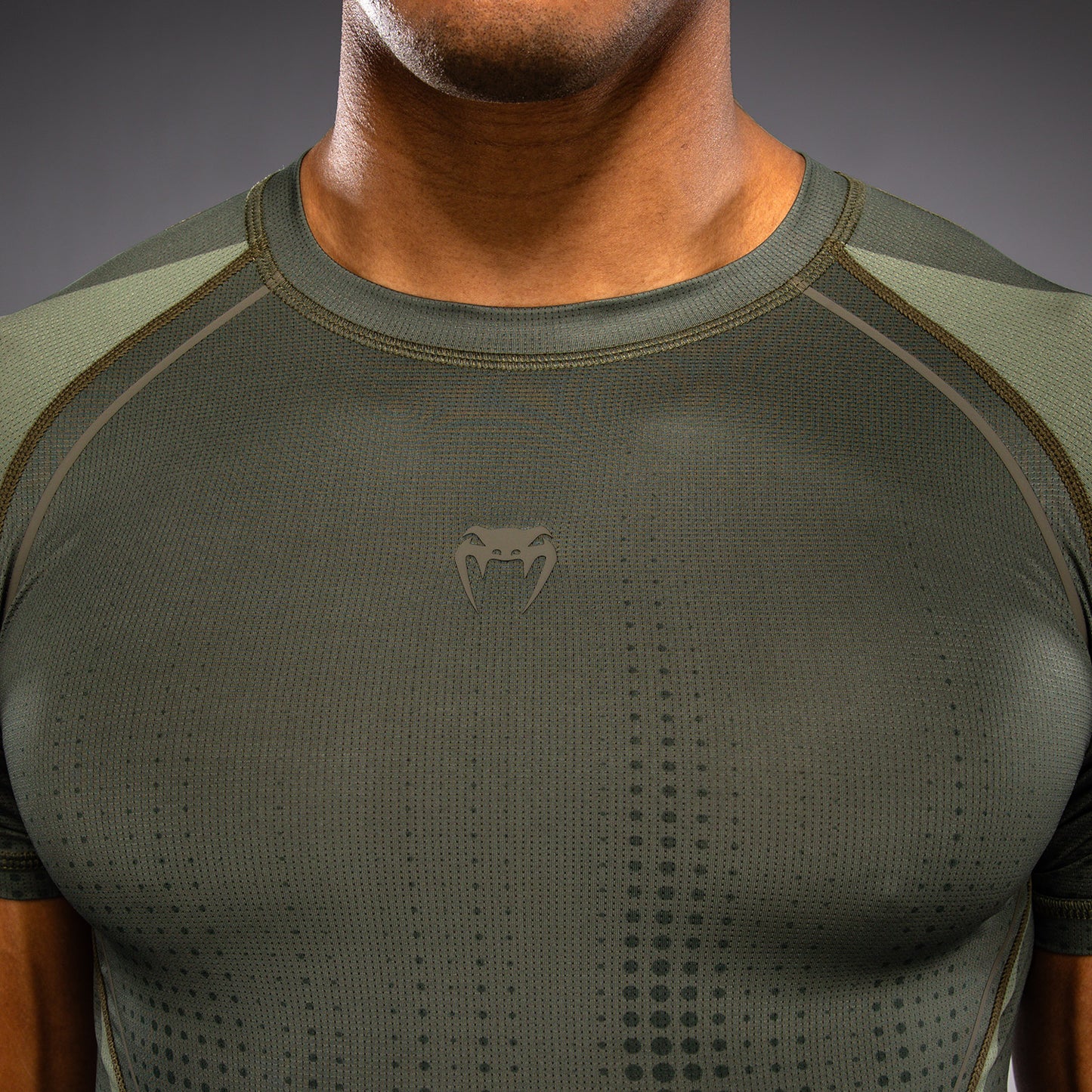 Venum Stealth Rashguard a Maniche Corte – Kaki/Verde Scuro