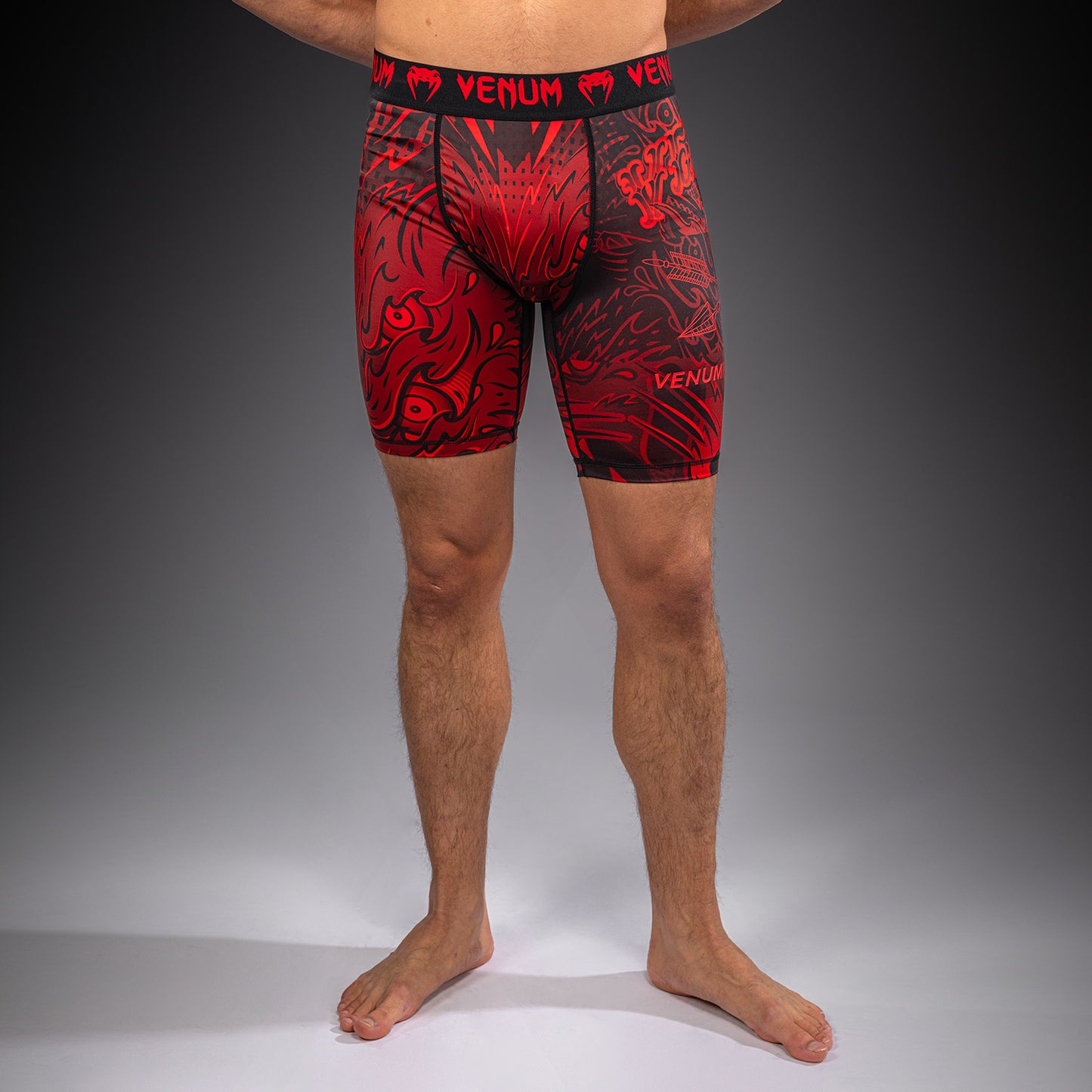 Venum Wolf Atak Pantaloncini a Compressione – Nero/Rosso