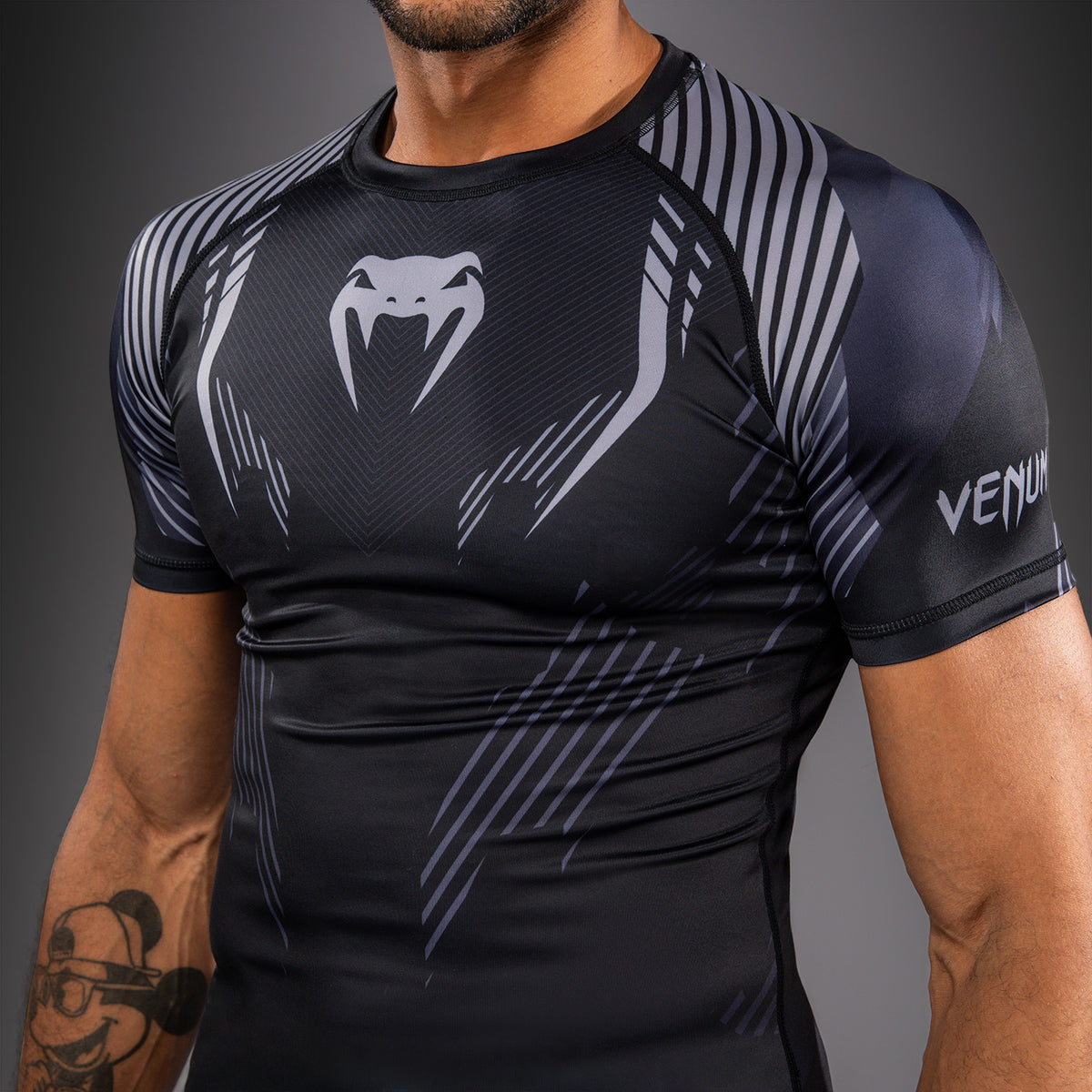 Venum No-Gi 6.0 Rashguard a Maniche Corte - Nero/Grigio