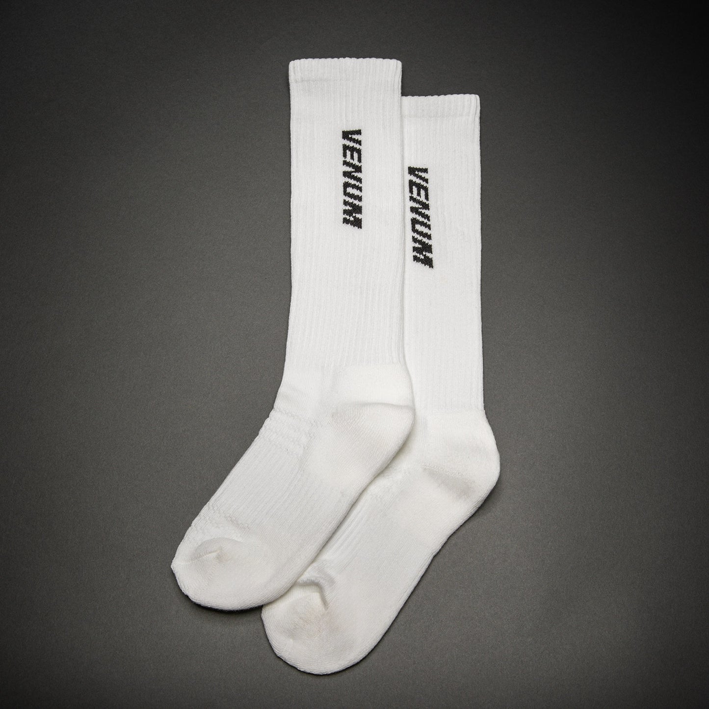 Venum Essential Calze Sopra il Polpaccio – Bianco/Nero