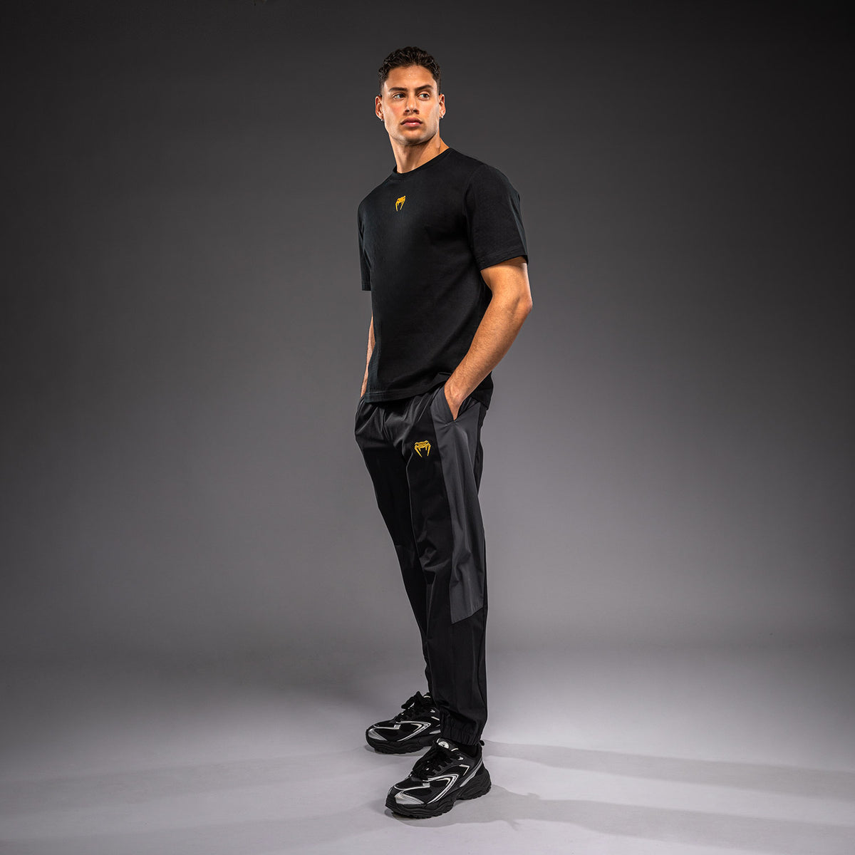 Venum Essential T-shirt in cotone - Nero/Oro