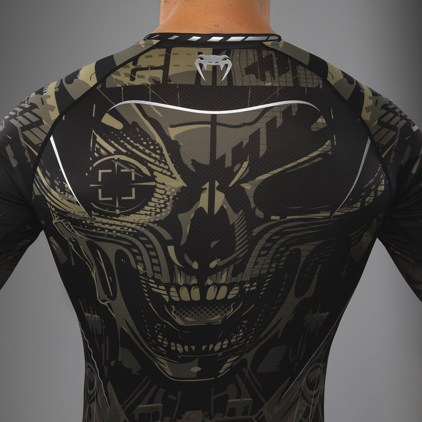 Venum Invader Rashguard a Maniche Lunghe - Nero/Sabbia