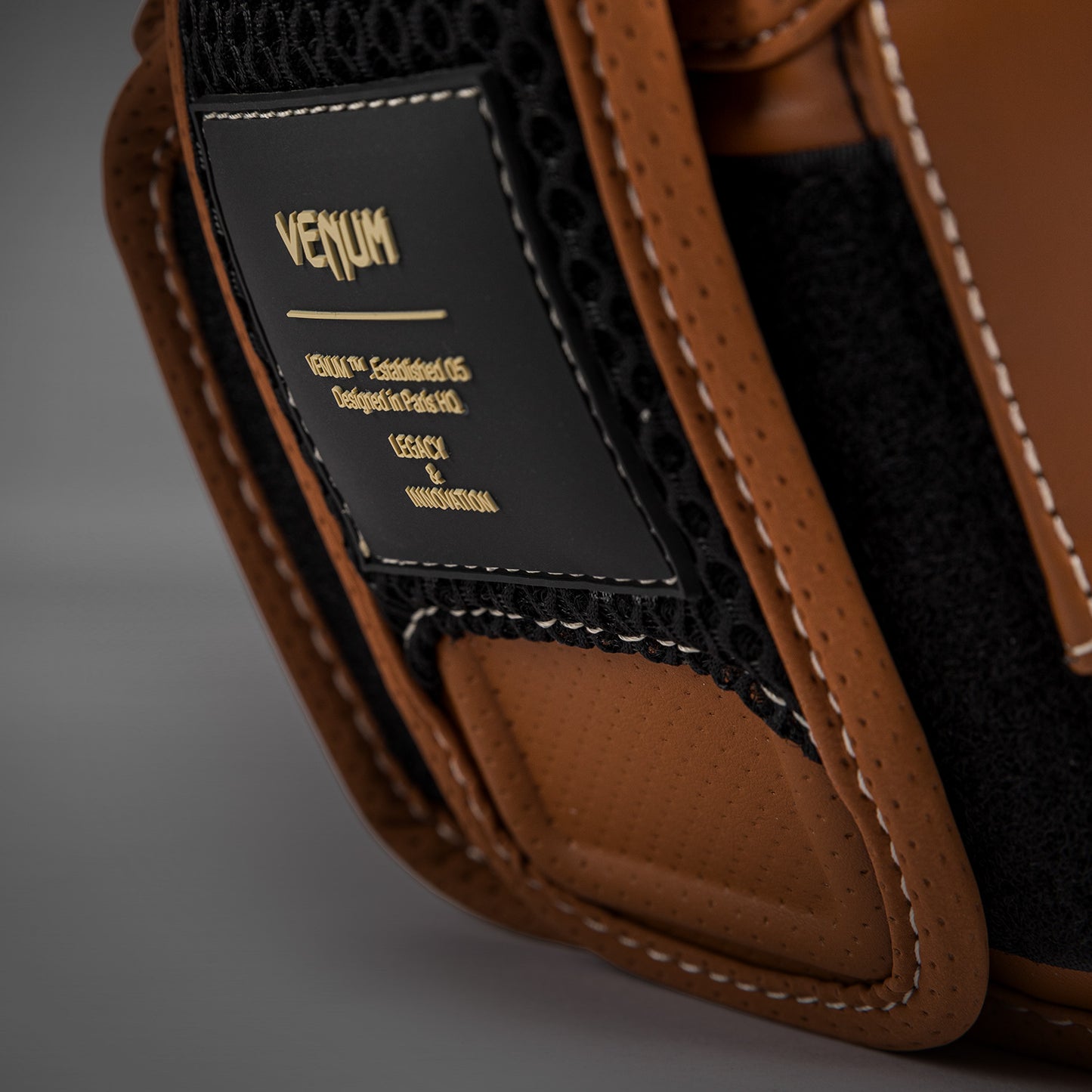 Venum Impact Evo Casco - Havana