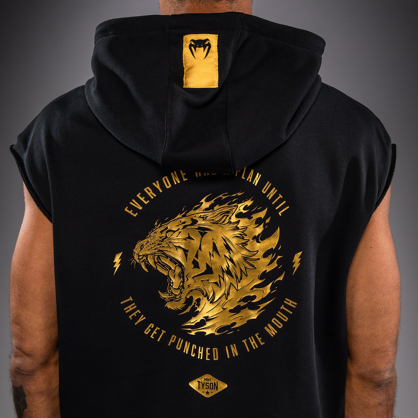 Venum x Mike Tyson Tiger Felpa con Cappuccio Senza Maniche - Nero/Oro
