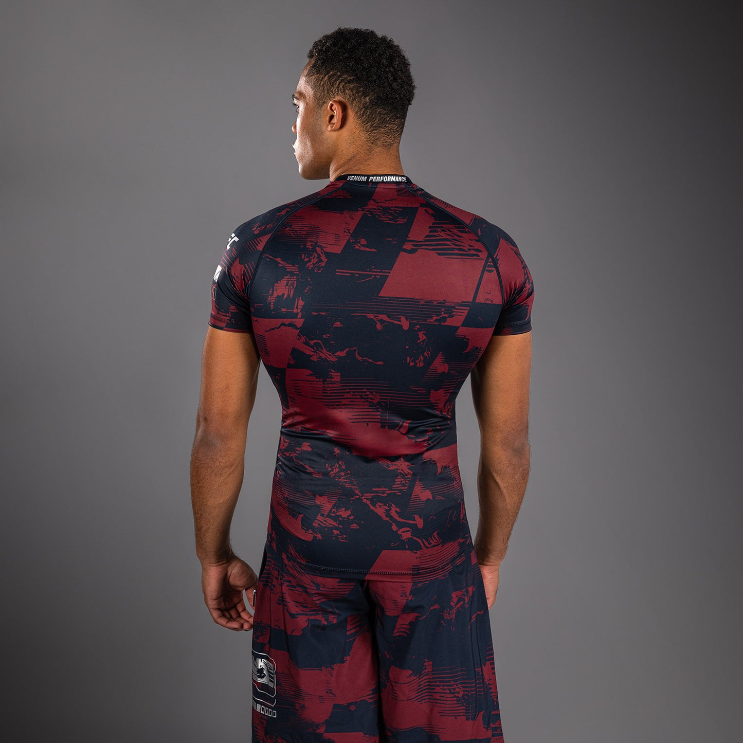 UFC Zenith by Venum Authentic Fight Week Rashguard maniche corte Performance Uomo - Blu navy/Bordeaux/Argento