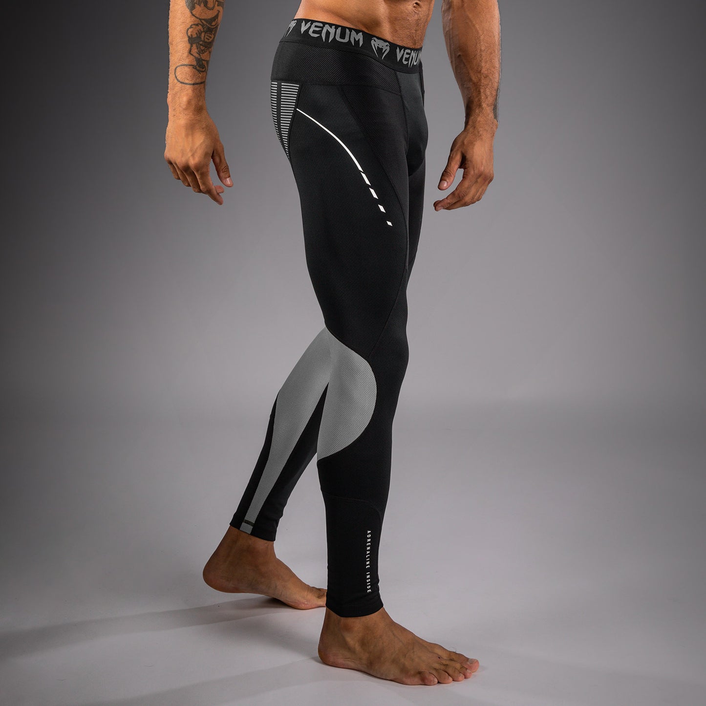 Venum Adrenaline Pantaloni Compressivi – Nero/Grigio Argento