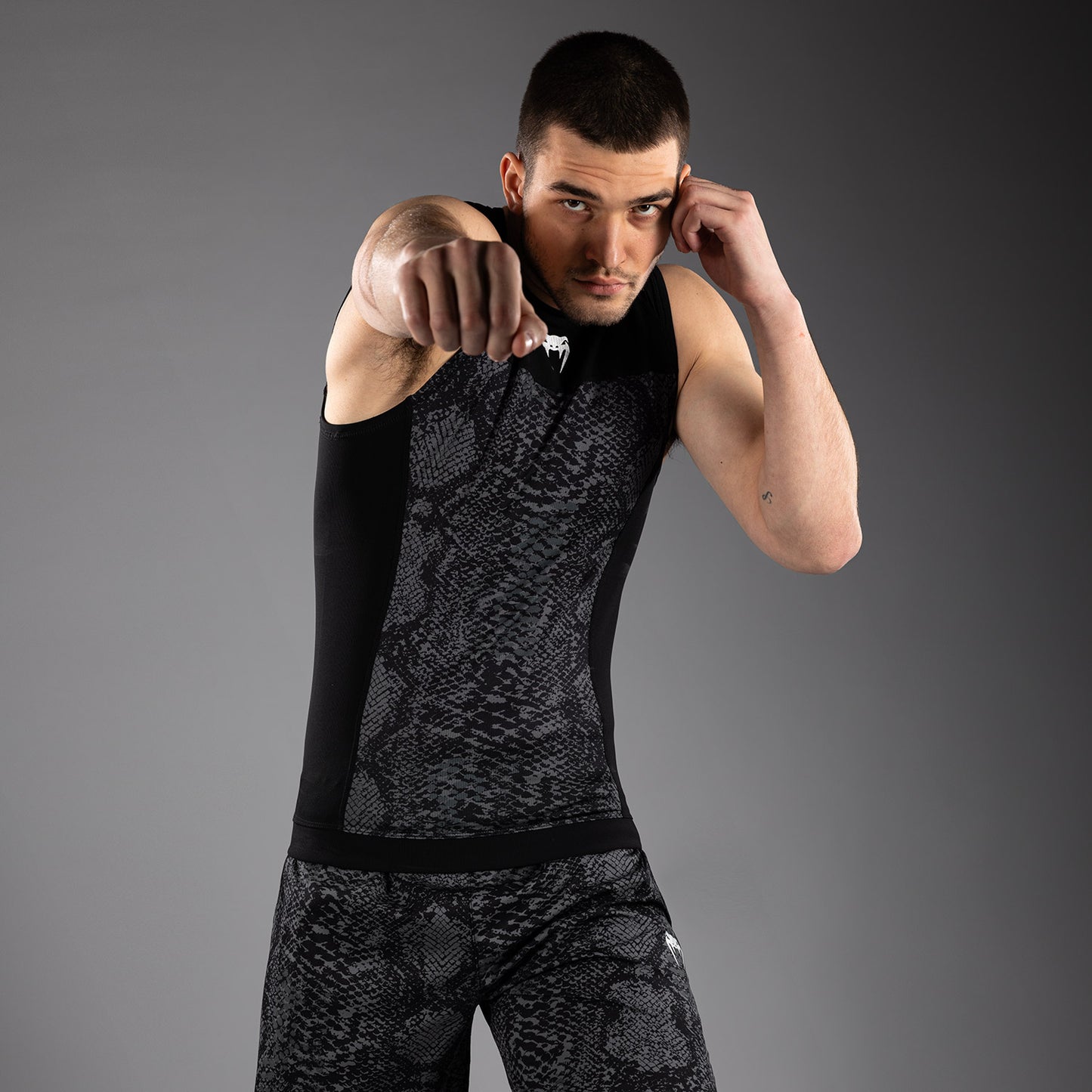 Venum G-Fit Scales Rashguard Senza Maniche – Nero/Grigio Carbone