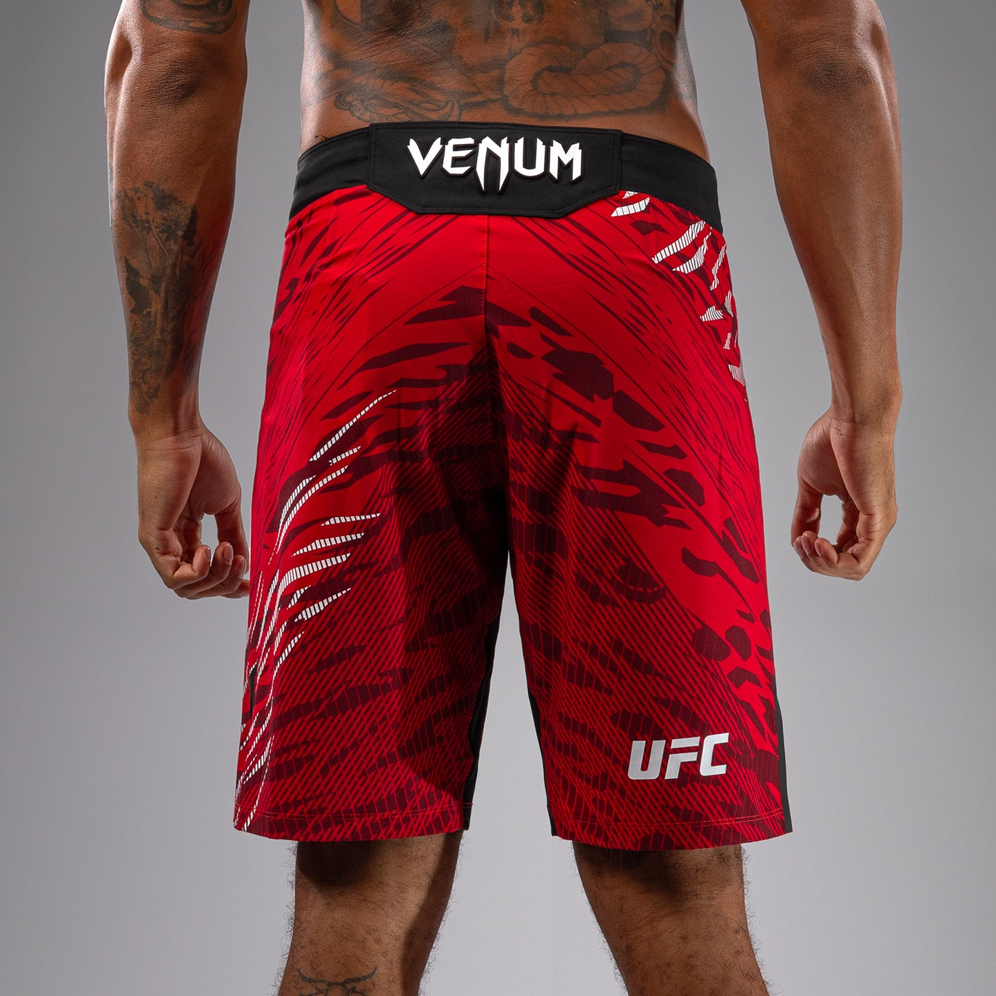 UFC Fusion by Venum Authentic Fight Night Shorts da Lotta per Uomo - Fit Largo - Rosso