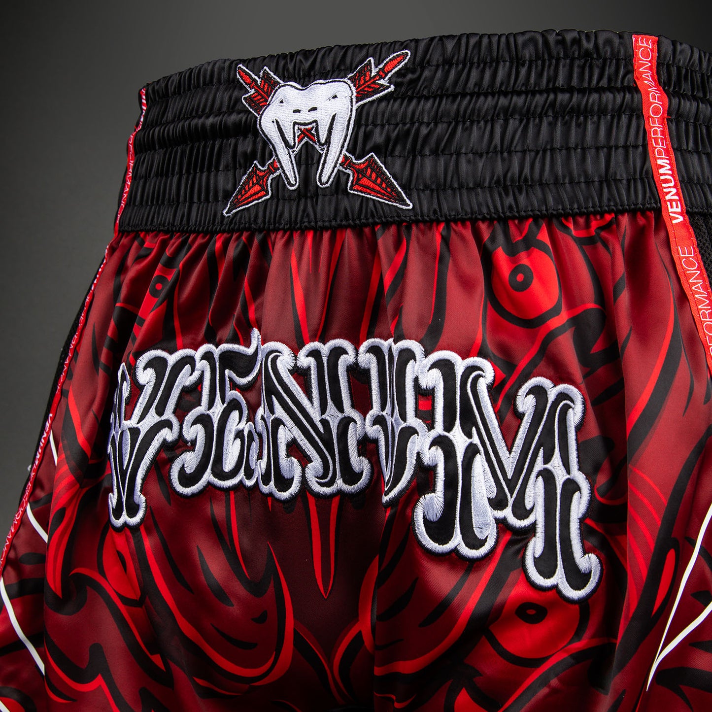 Venum Wolf Atak Pantaloncini Muay Thaï – Nero/Rosso