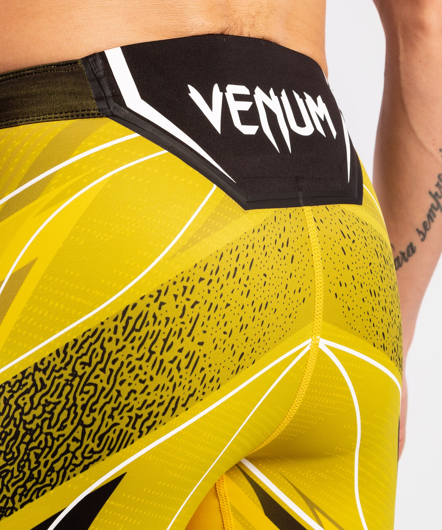 Pantaloncini da Vale Tudo Uomo UFC Venum Authentic Fight Night - Vestibilità Corta - Giallo