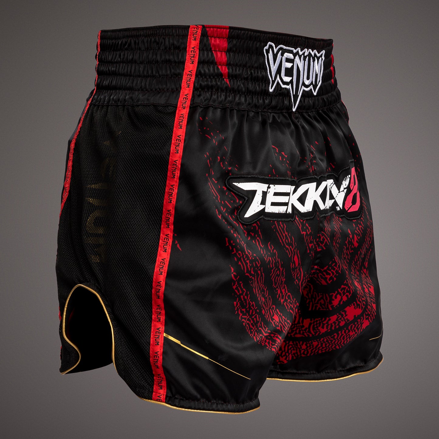 Venum x TEKKEN 8 Marshall Law Pantaloncini da Muay Thai - Nero/Rosso/Oro