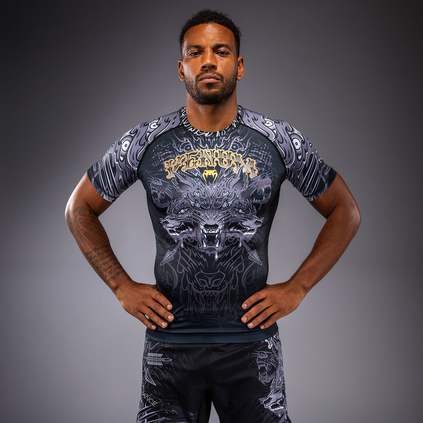 Venum Wolf Atak Rashguard a Maniche Corte – Nero/Grigio