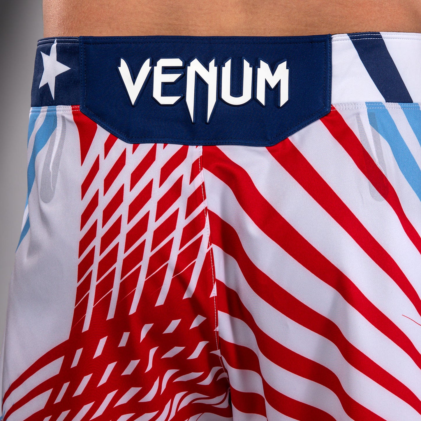 Official UFC Freedom 250 by Venum Authentic Fight Night Pantaloncini da combattimento taglio lungo da uomo - Bianco