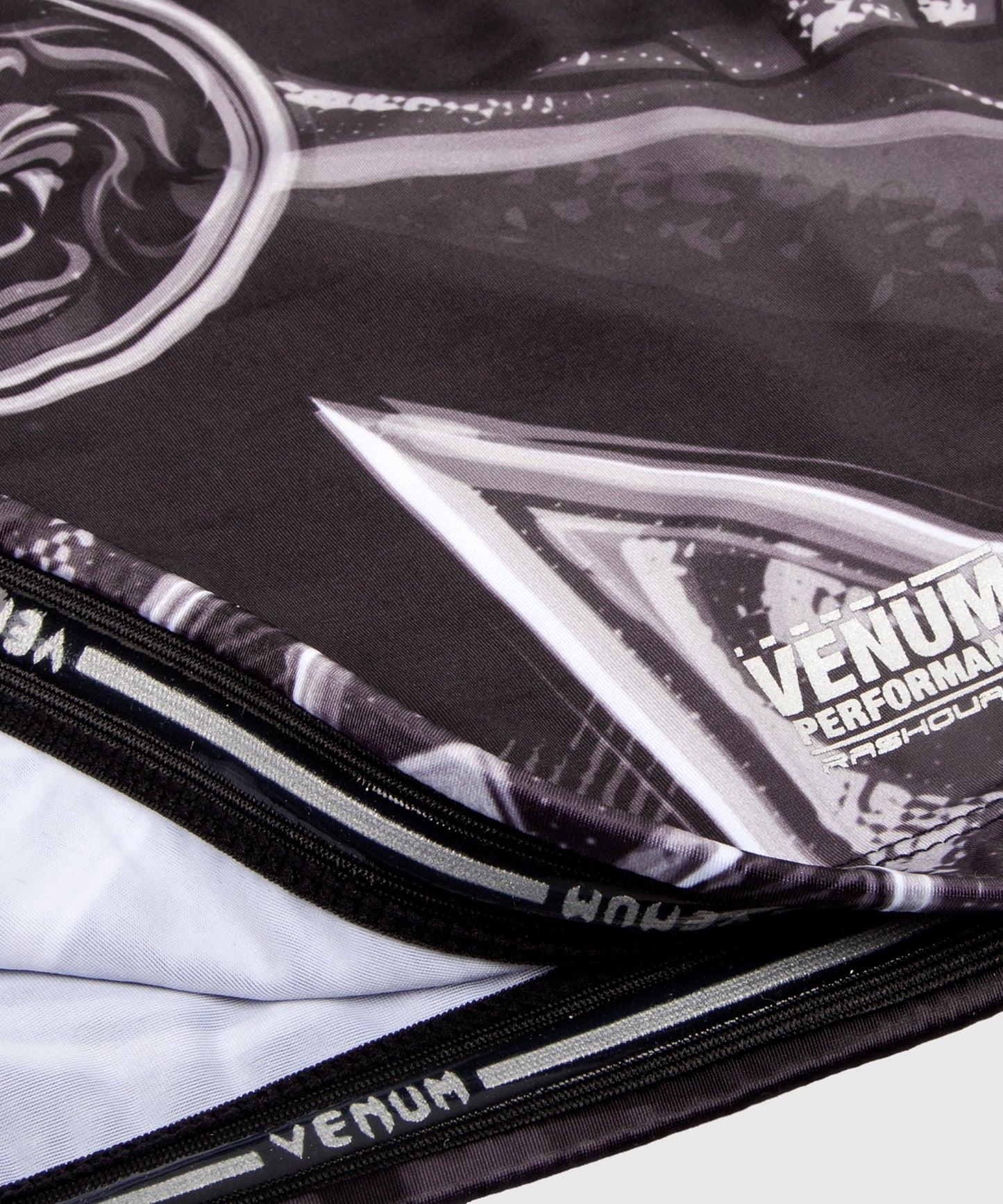 Rashguard Venum Gladiator 3.0 - Nera/Bianca - Maniche lunghe