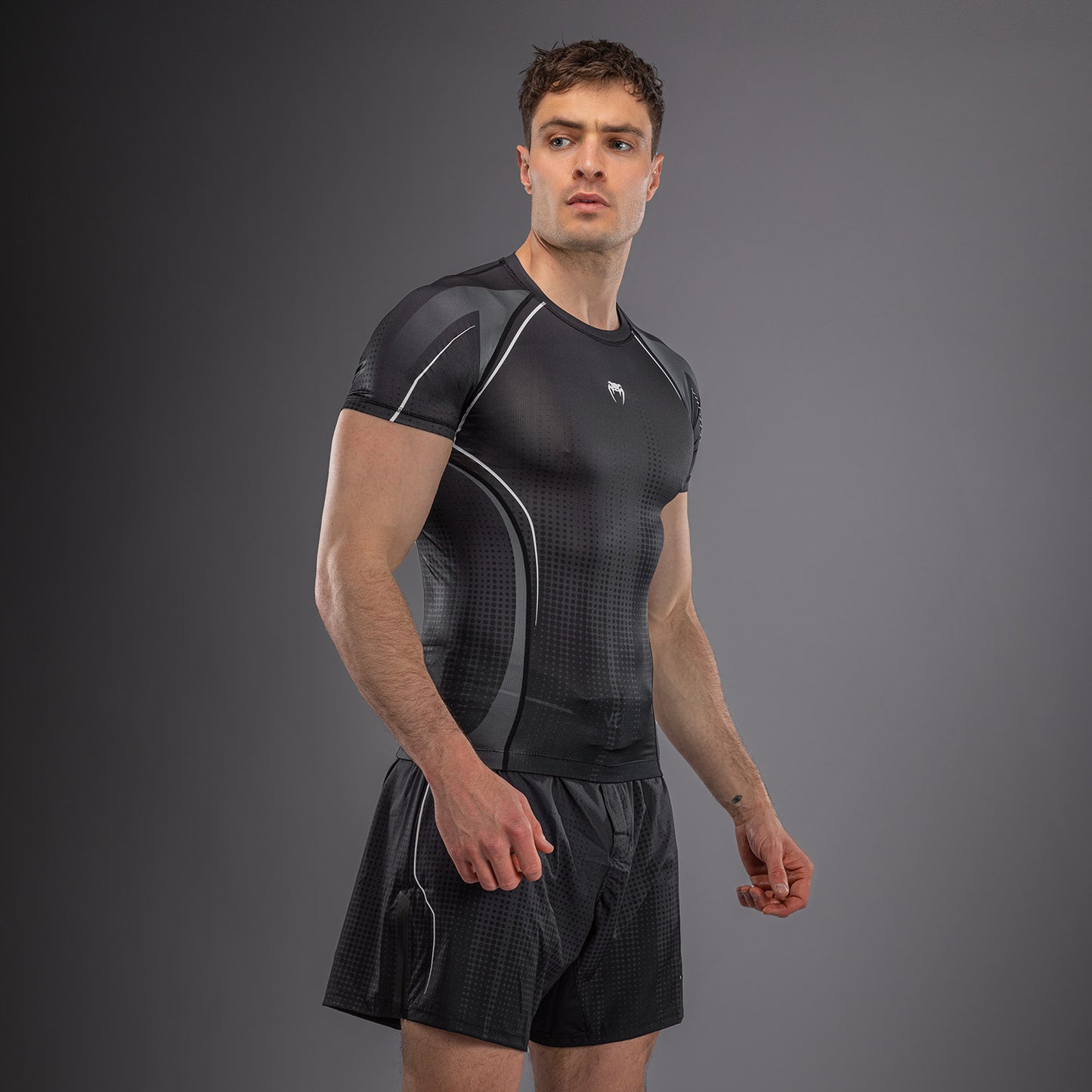 Venum Stealth Rashguard a Maniche Corte – Nero/Bianco
