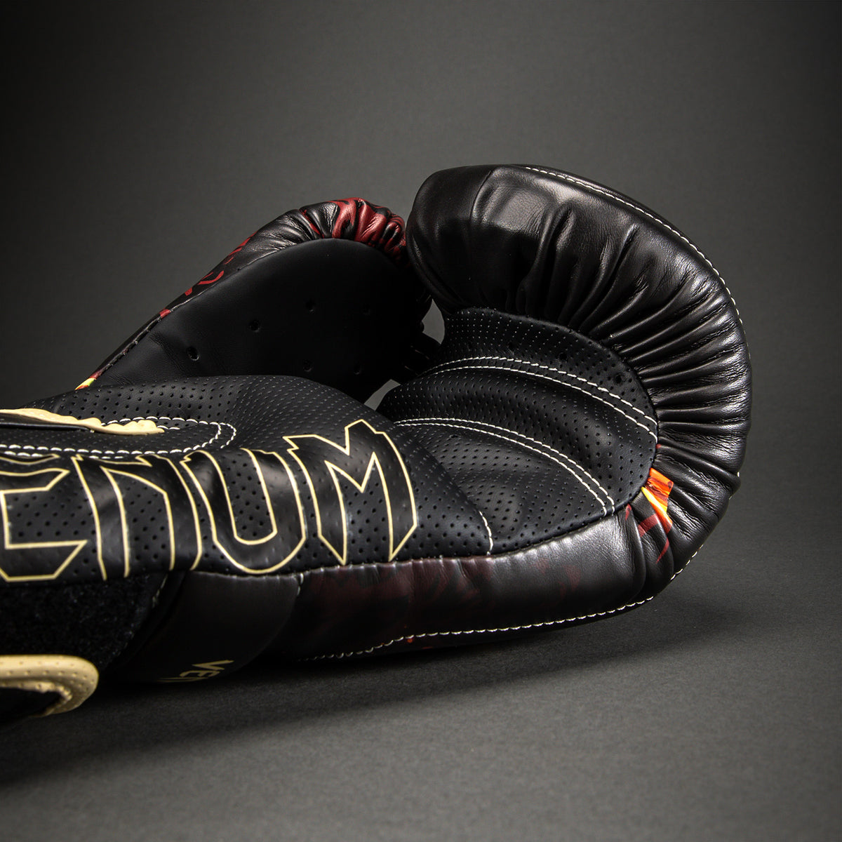Jujutsu Kaisen x Venum Sukuna Impact Evo Guantoni da boxe – Nero/Beige Chiaro