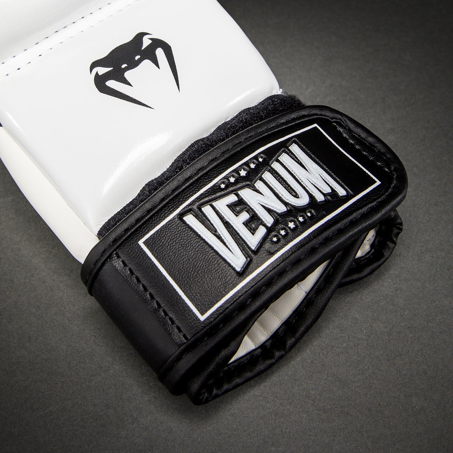 Venum Attack 2.0 Guanti da Sparring – Nero/Bianco