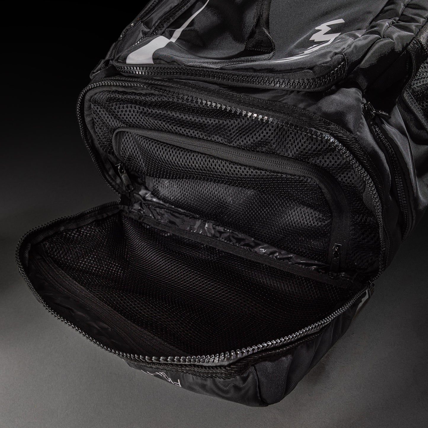 UFC Unity by Venum Authentic Fight Week Borsa per Attrezzatura – Nero/Bianco