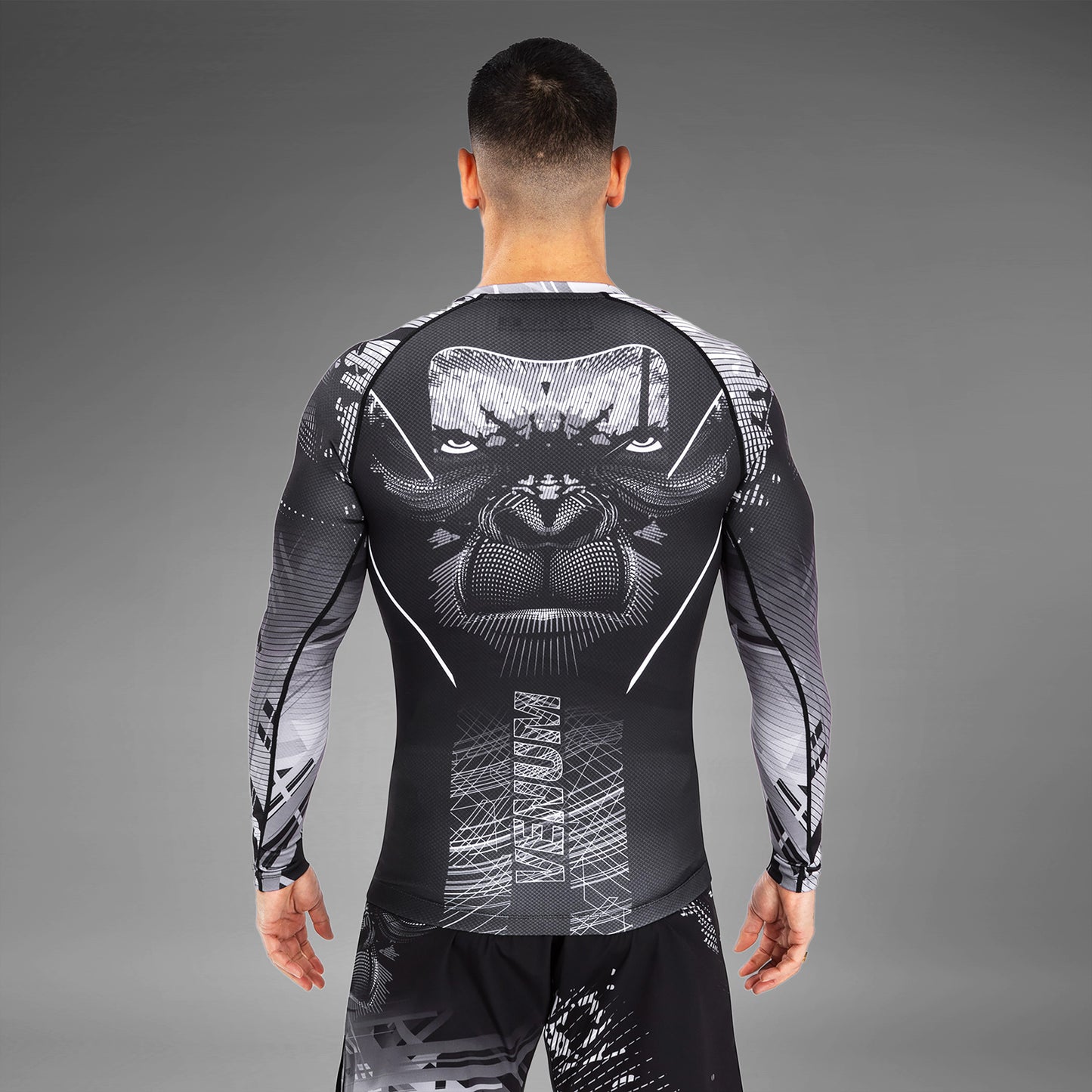 Venum Gorilla Jungle Rashguard a maniche lunghe - Nero/Bianco