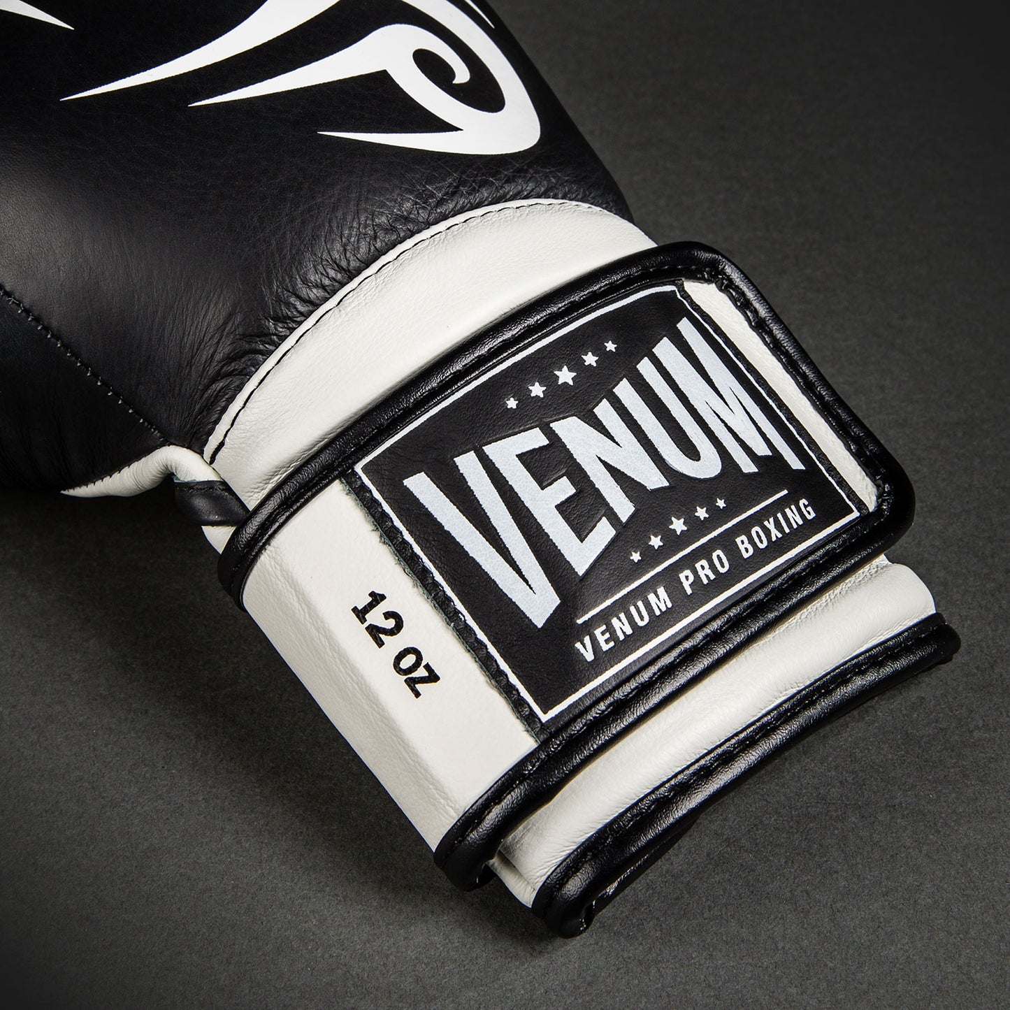Venum Giant 2.0 Mike Tyson Pro Guanti da boxe - Nero Profondo/Bianco Ottico