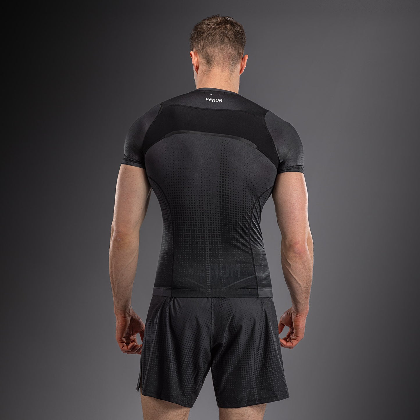 Venum Stealth Rashguard a Maniche Corte – Nero/Bianco