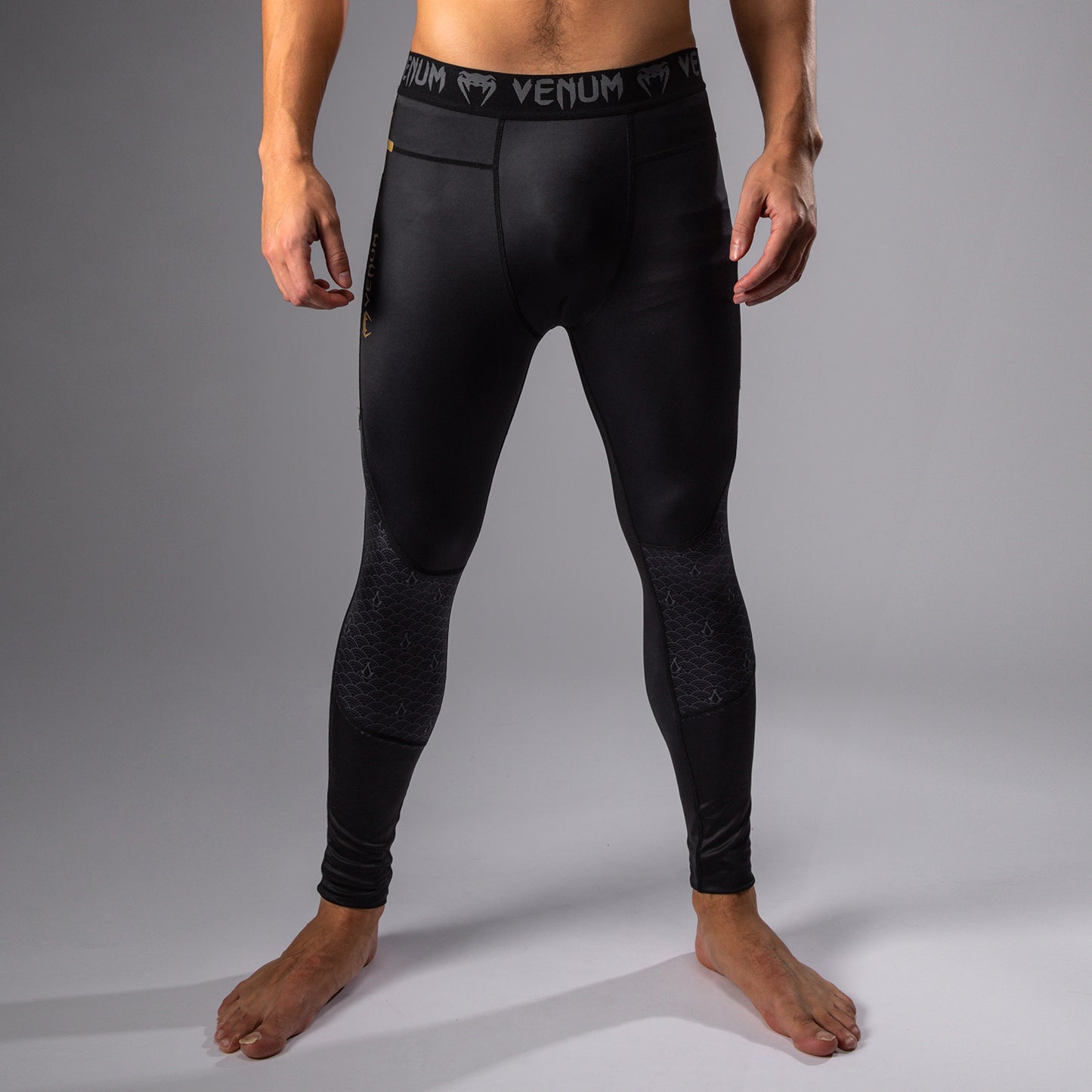 Venum x Assassin’s Creed Shadows Pantaloni a compressione - Nero/Oro