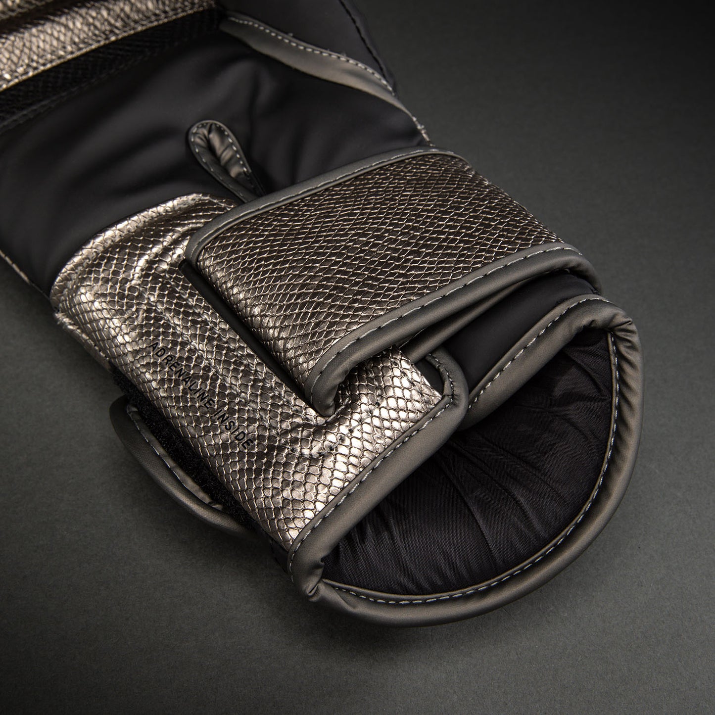 Venum Challenger 4.0 Scales Guantoni da boxe – Argento/Nero