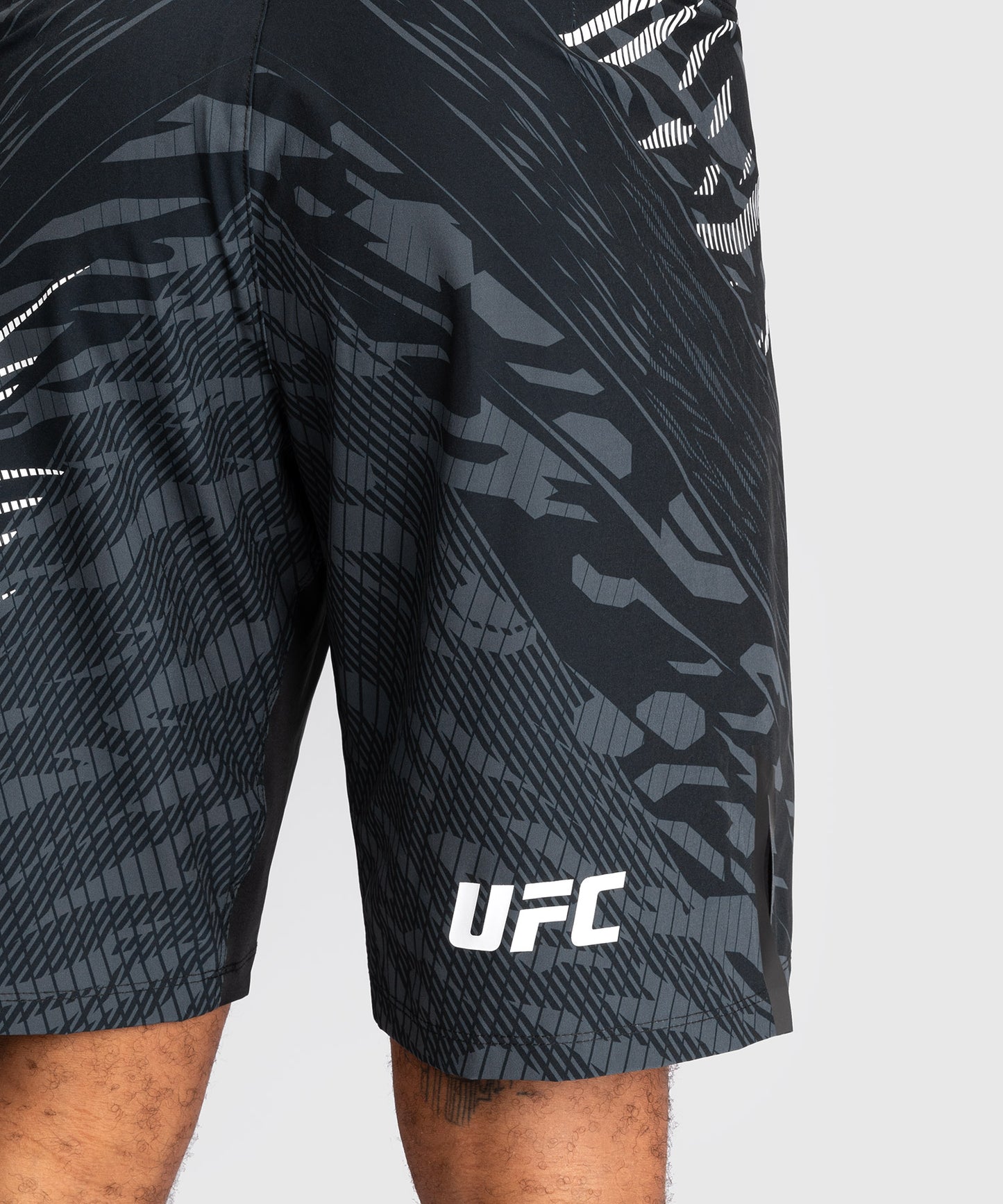 UFC Fusion by Venum Personalizzati Authentic Fight Night Shorts da Lotta per Uomo - Fit Largo - Nero