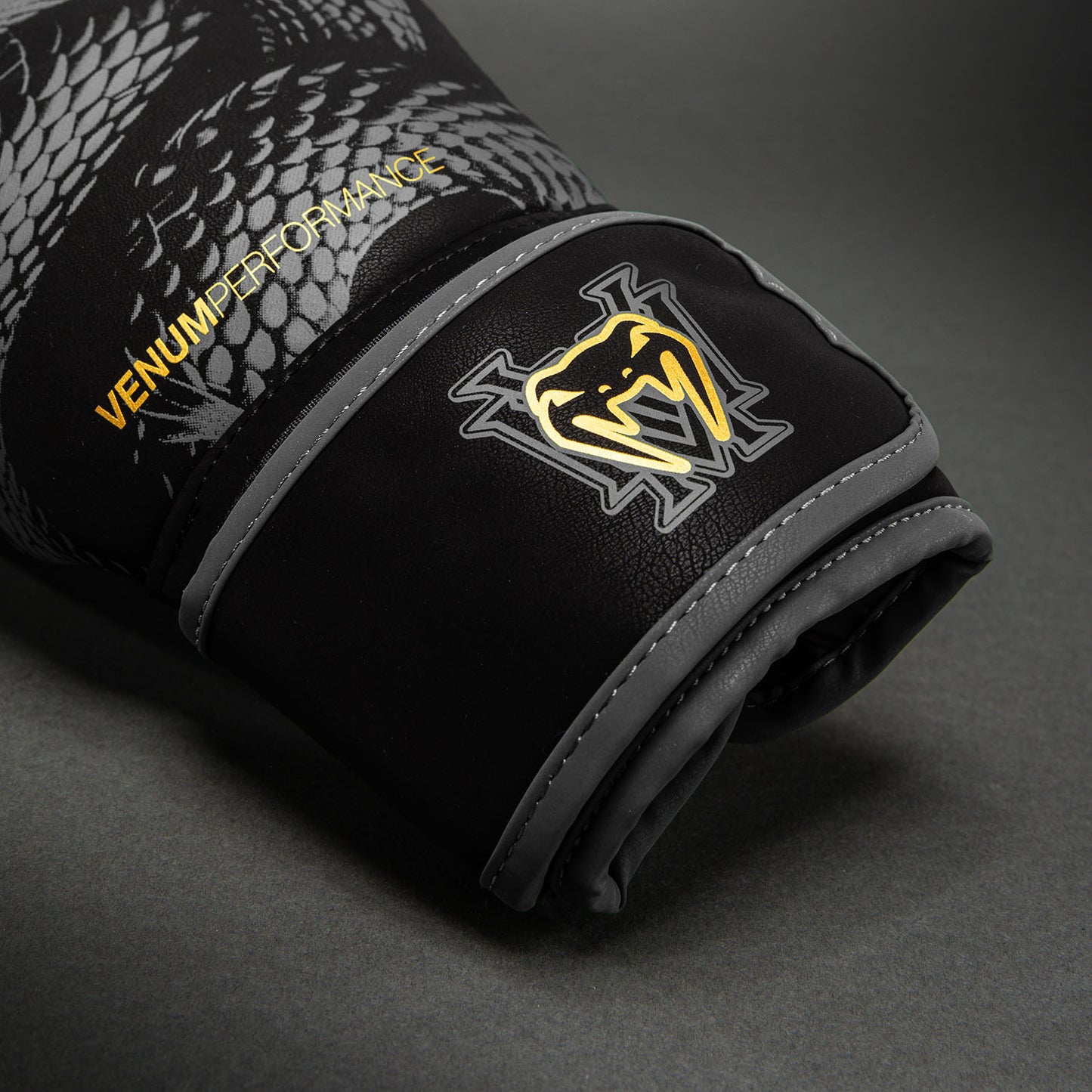 Venum Matupa Guantoni da boxe - Nero/Grigio/Oro