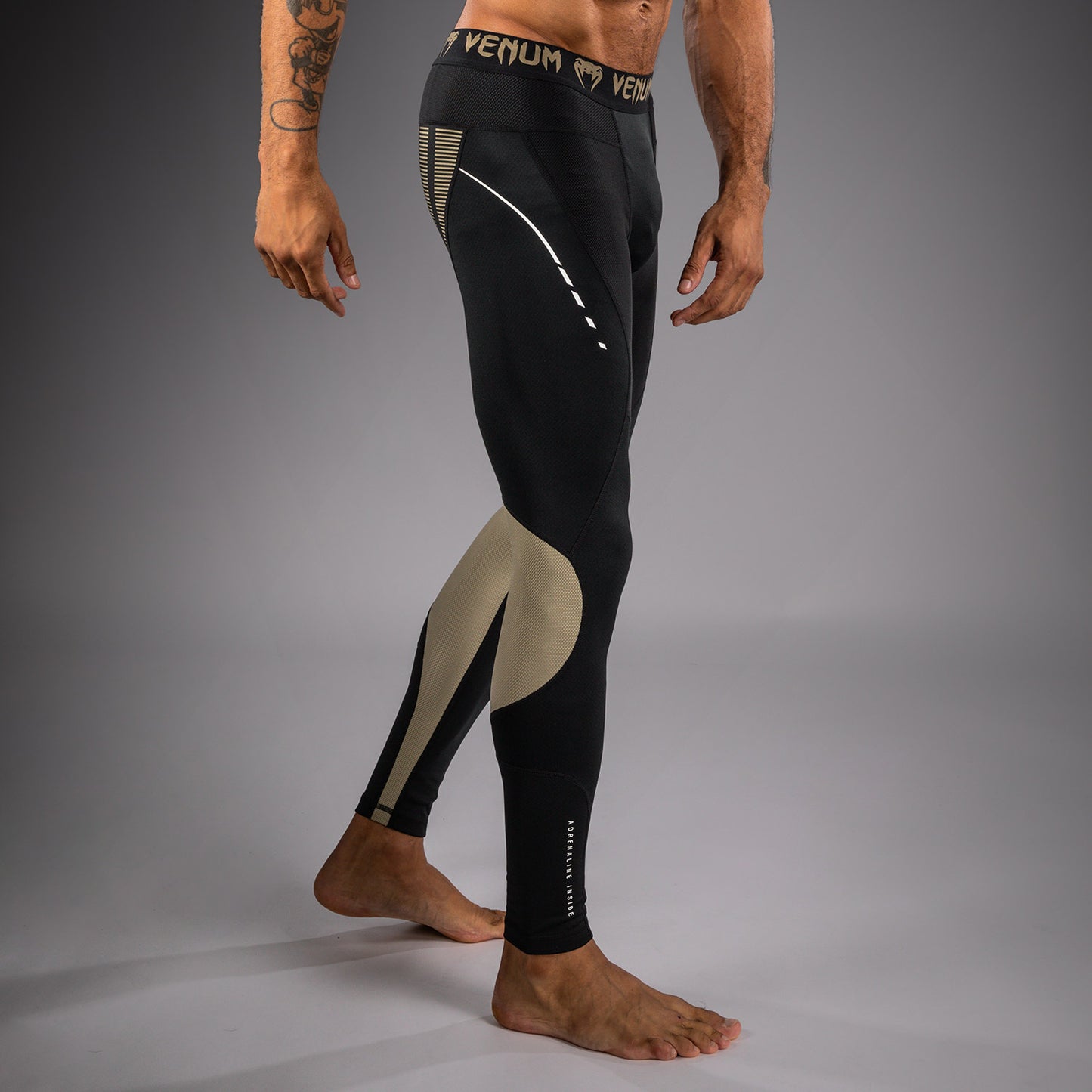 Venum Adrenaline Pantaloni Compressivi – Nero/Sabbia