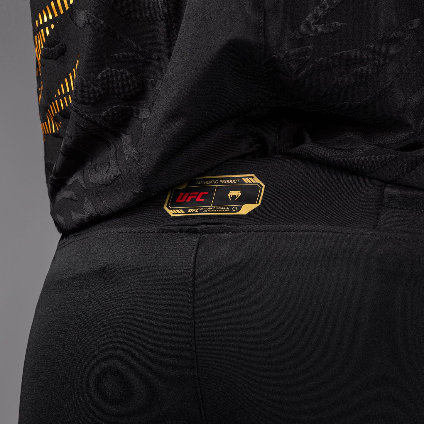 UFC Fusion by Venum Authentic Fight Night Pantaloni a Gamba Dritta per Uomo - Champion