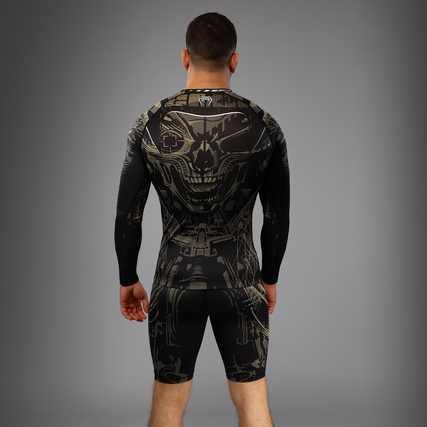 Venum Invader Rashguard a Maniche Lunghe - Nero/Sabbia