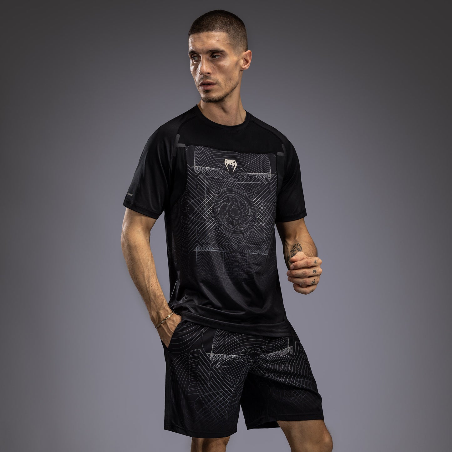 Venum G-Fit Air Maglietta Uomo Dry-Tech - Nero Profondo/Sabbia Del Deserto