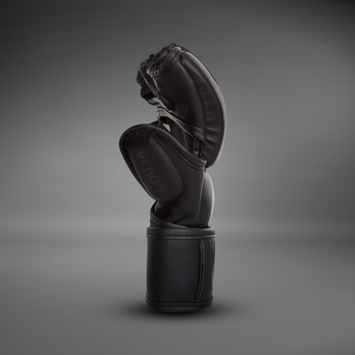 Guanti MMA Venum Challenger - Nero/Nero