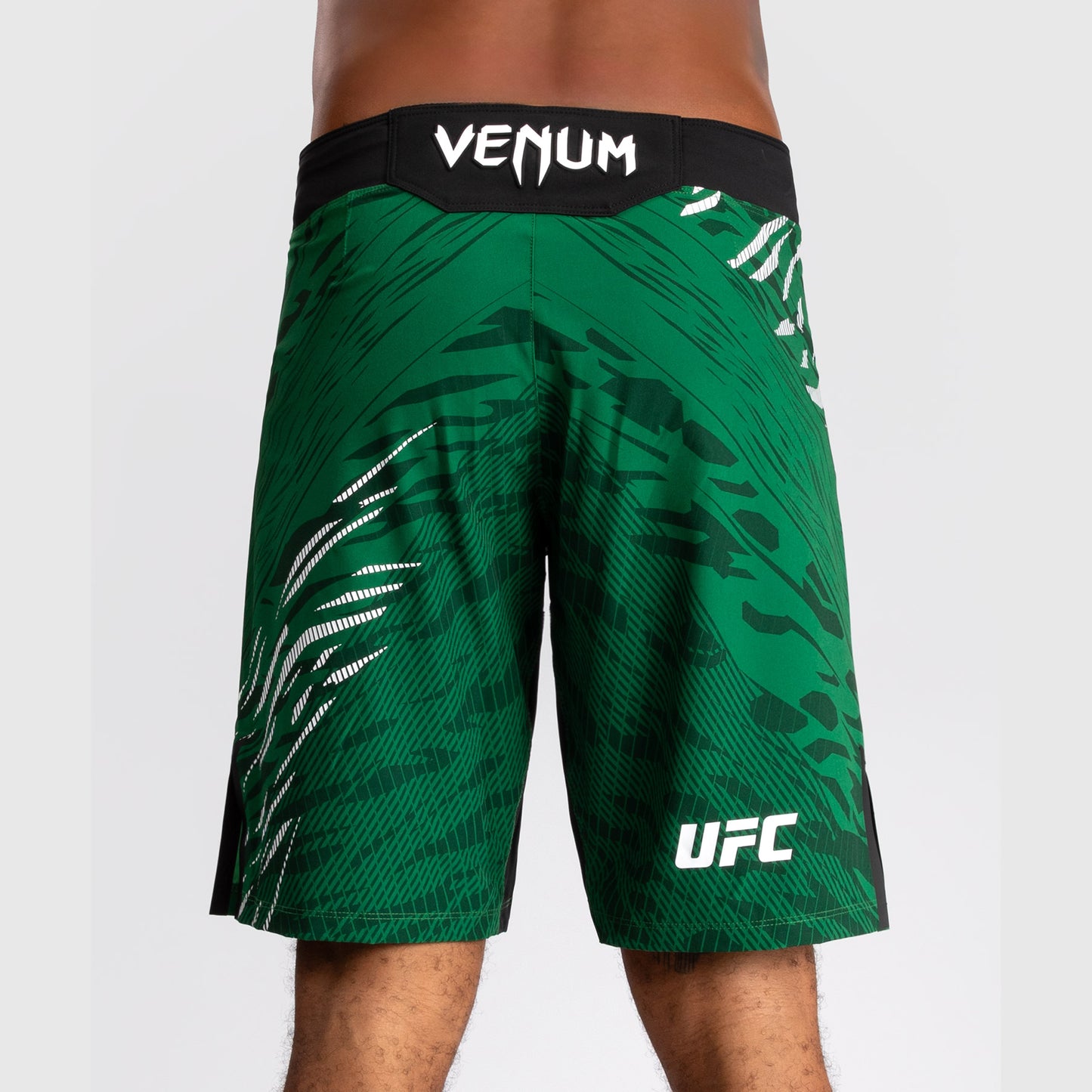 UFC Fusion by Venum Personalizzati Authentic Fight Night Shorts da Lotta per Uomo - Fit Largo - Verde