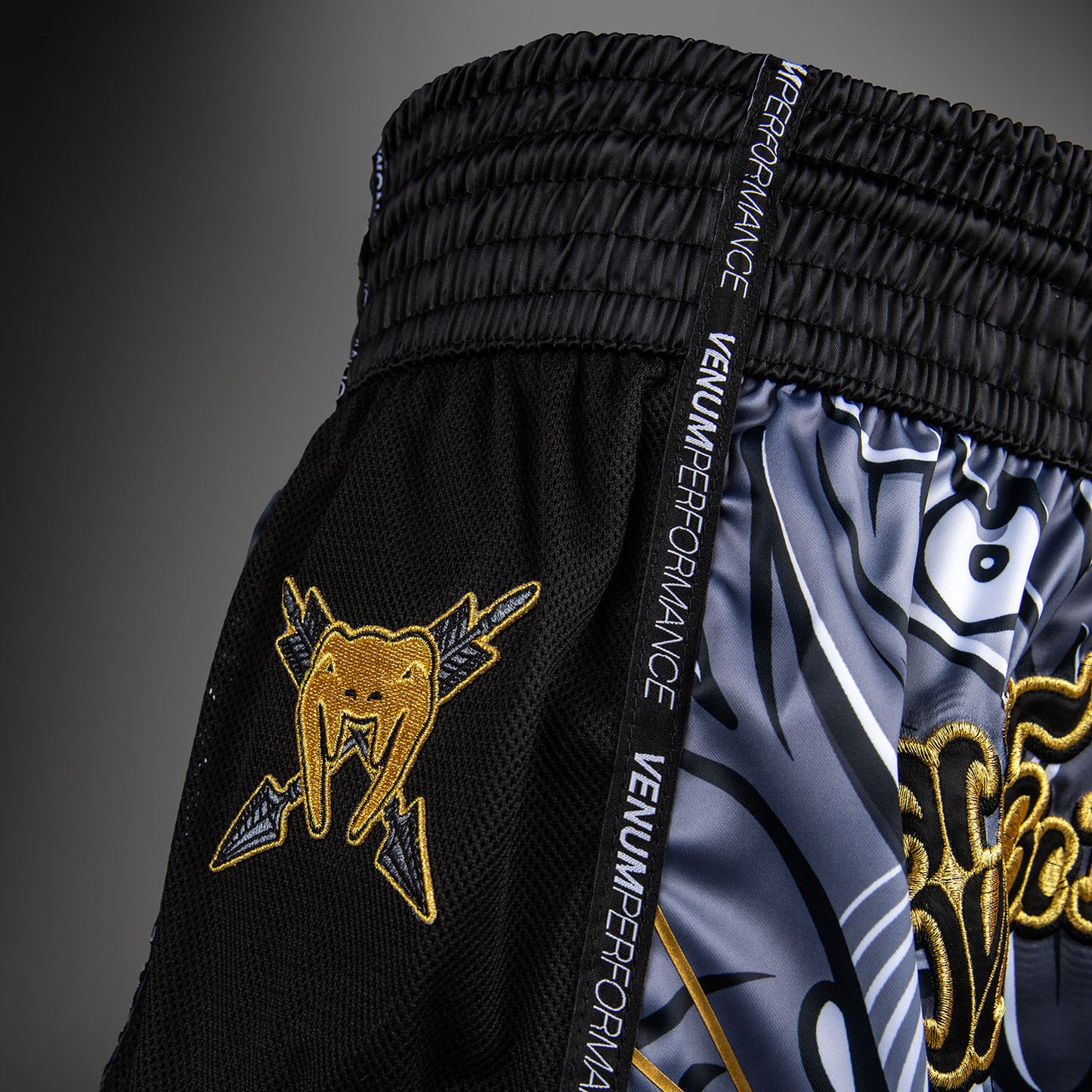 Venum Wolf Atak Pantaloncini Muay Thaï – Nero/Grigio