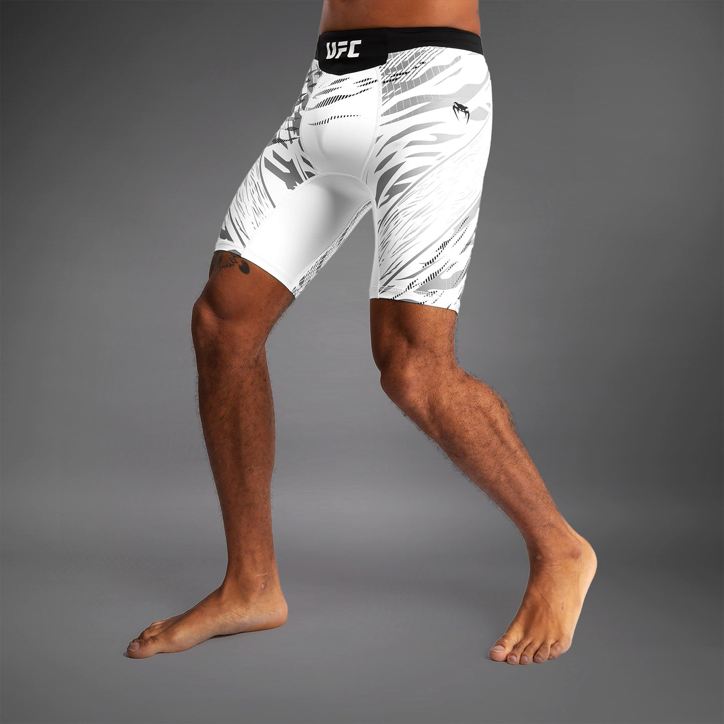 UFC Fusion by Venum Authentic Fight Night Vale Tudo Shorts per Uomo - Bianco