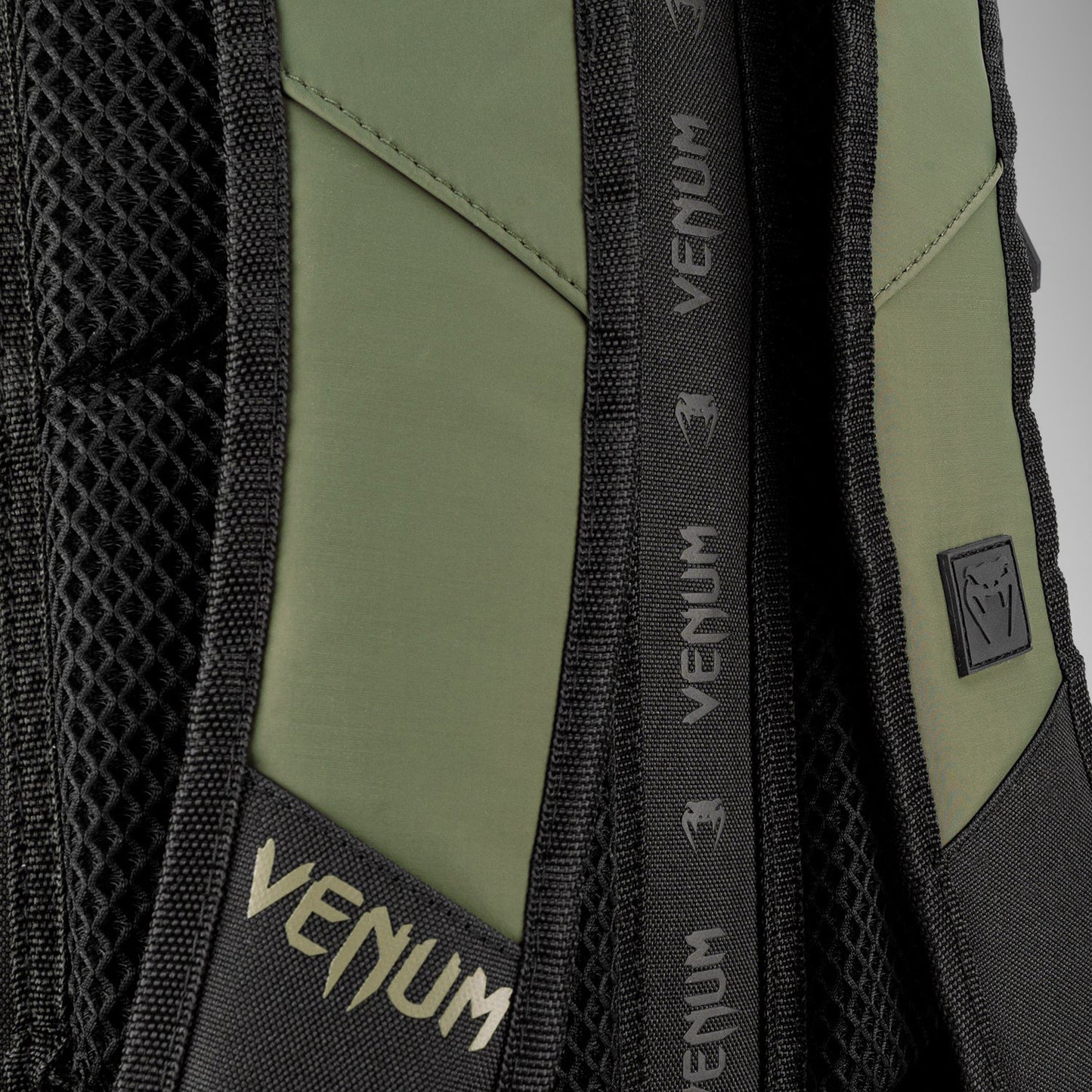 Venum Challenger Xtrem Evo Zaino (50-63L) – Kaki/Nero