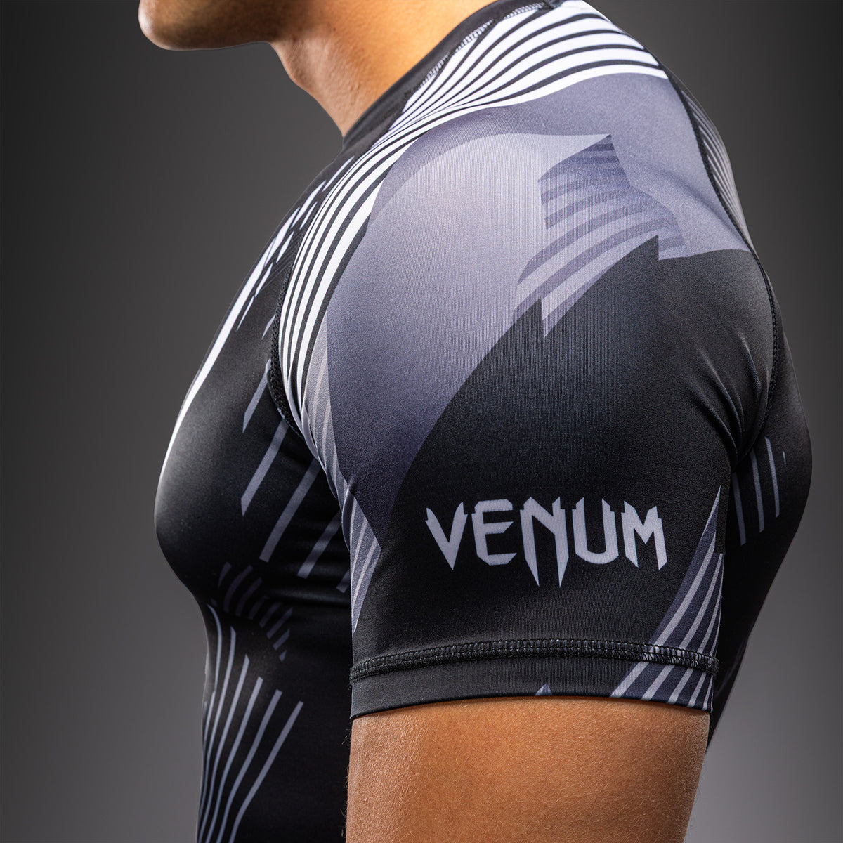 Venum No-Gi 6.0 Rashguard a Maniche Corte - Nero/Bianco