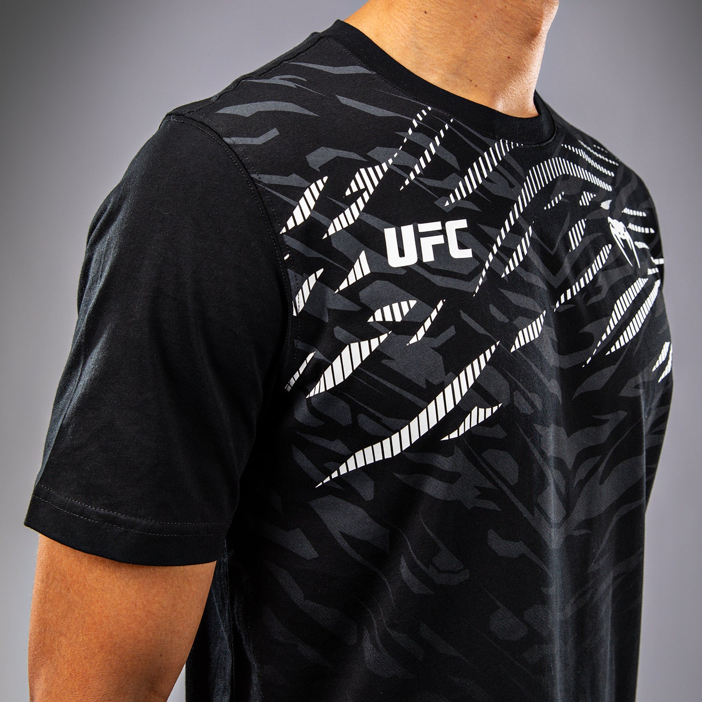 UFC Fusion by Venum Replica Maglietta a Manica Corta per Uomo - Nero