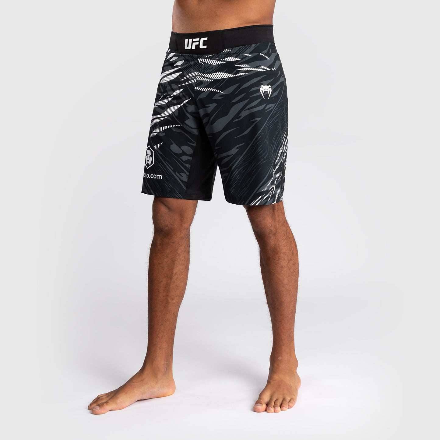 UFC Fusion by Venum Personalizzati Authentic Fight Night Shorts da Lotta per Uomo - Fit Largo - Nero
