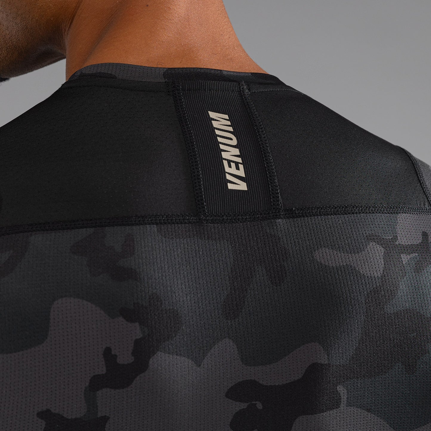 Venum G-Fit Air Rashguard a maniche Corte - Camo Urbano Digitale