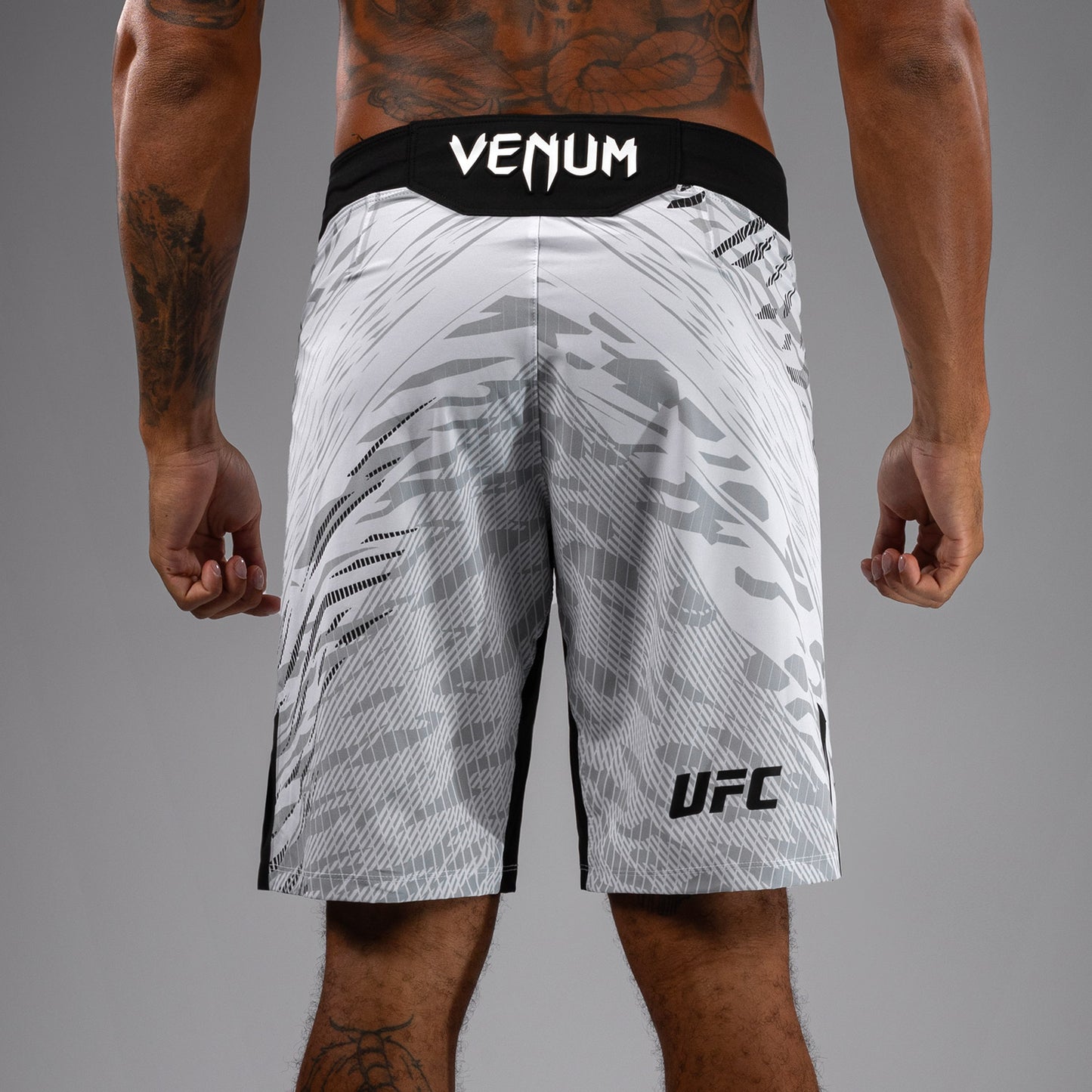 UFC Fusion by Venum Authentic Fight Night Shorts da Lotta per Uomo - Fit Largo - Bianco