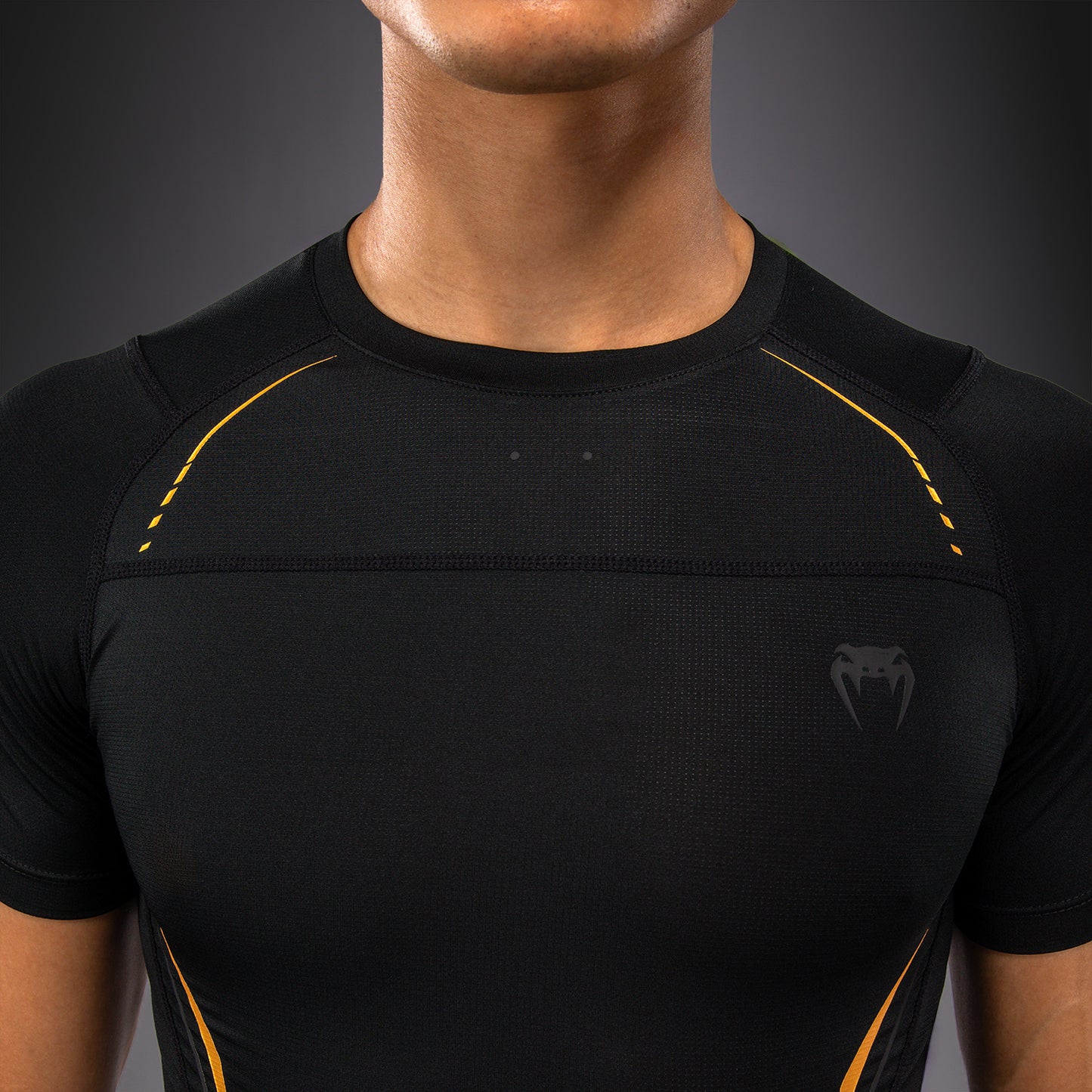Venum G-Core Rashguard a Maniche Corte - Nero/Oro