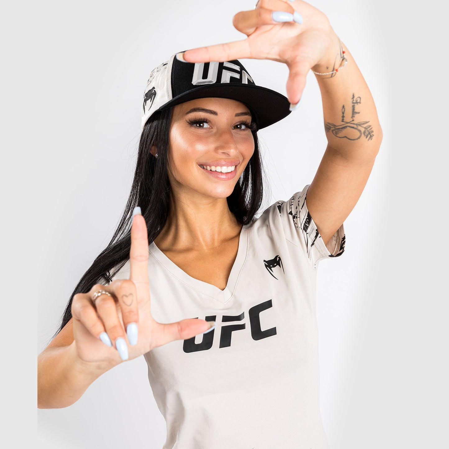 T-Shirt UFC Venum Authentic Fight Week 2.0 - Donna  - sabbia