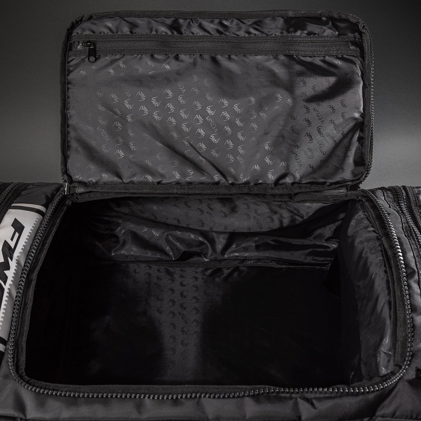 UFC Unity by Venum Authentic Fight Week Borsa per Attrezzatura – Nero/Bianco