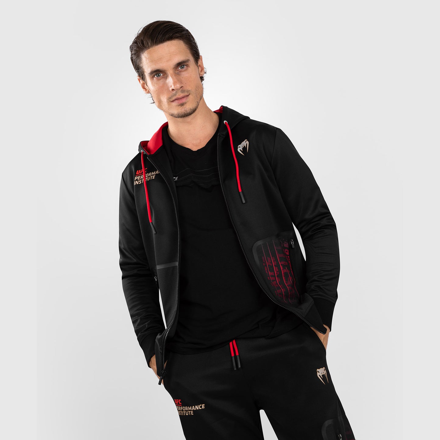 UFC Venum Performance Institute 2.0 Felpa con cappuccio con zip da uomo - Nero/Rosso