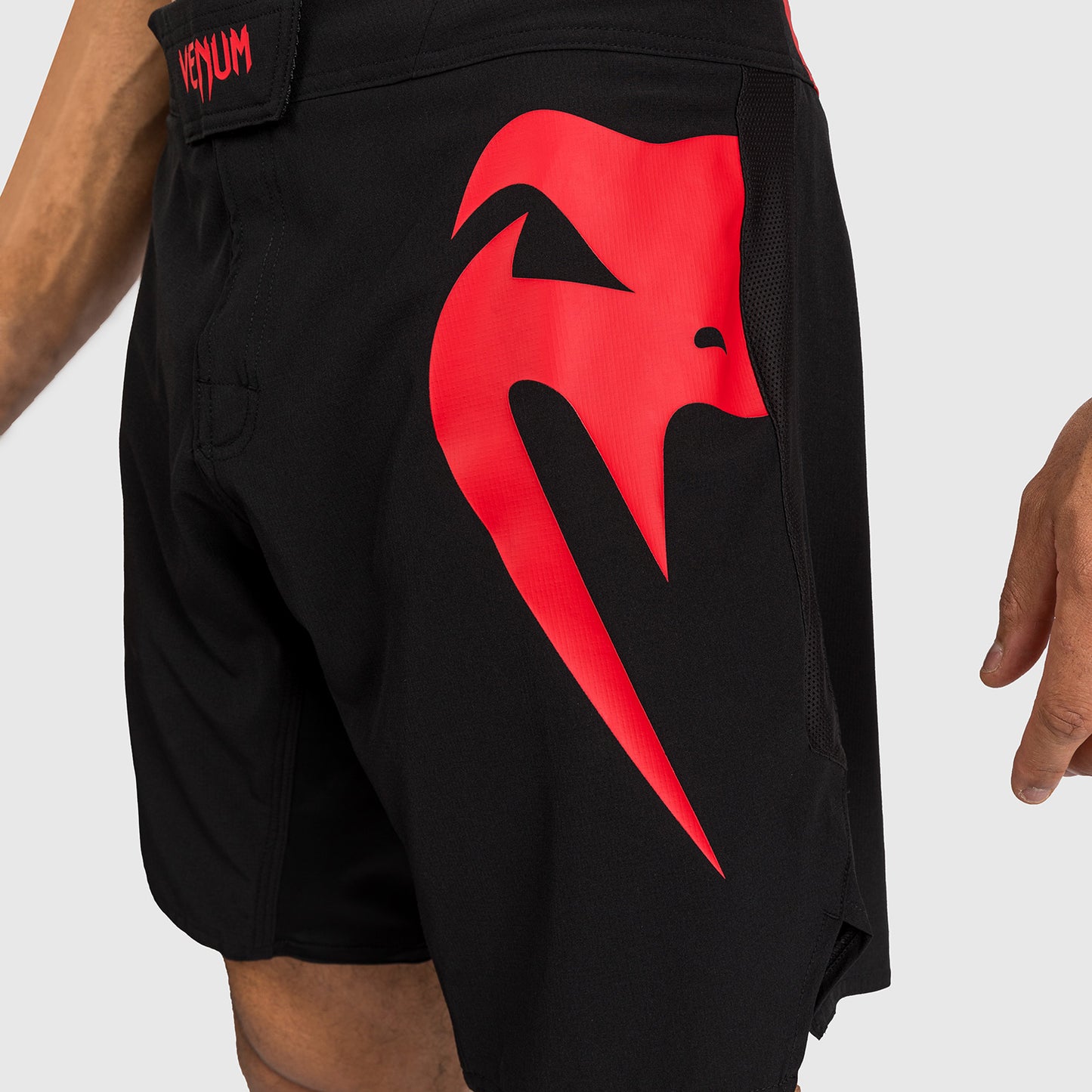 Venum Light 5.0 Pantaloncini da combattimento - Nero/Rosso