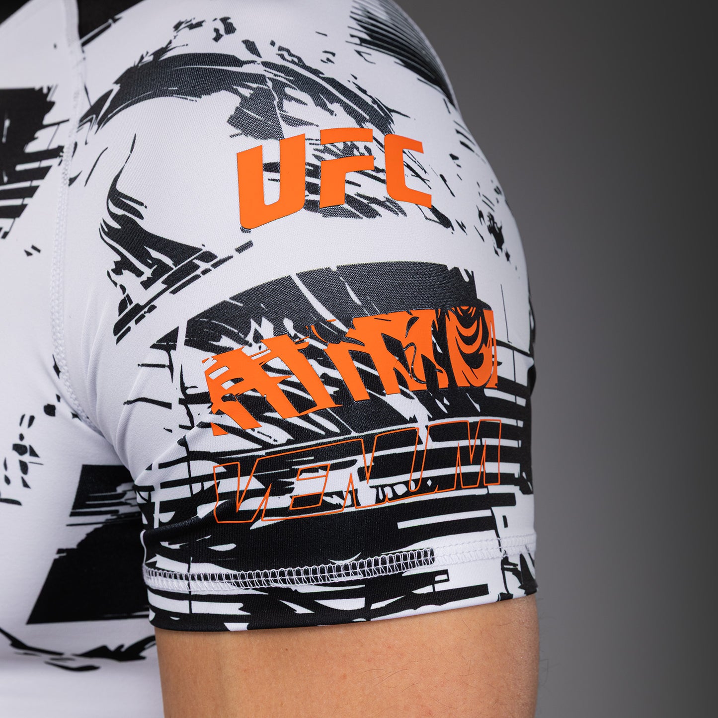 UFC Zenith by Venum Authentic Fight Week Rashguard maniche corte Performance Uomo - Bianco